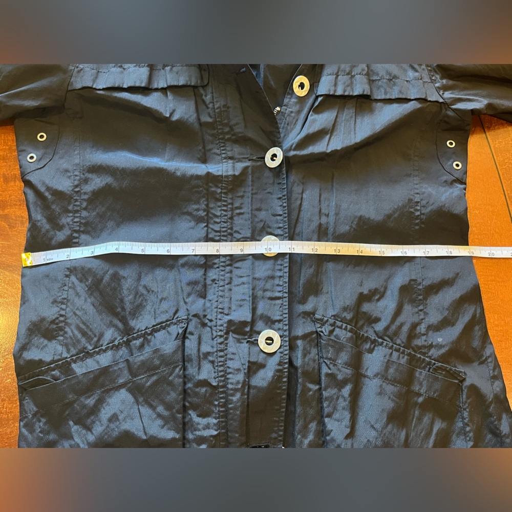Chico’s black long raincoat/ windbreaker/ trench coat. Silver-tone buttons. Sz M - Picture 9 of 10